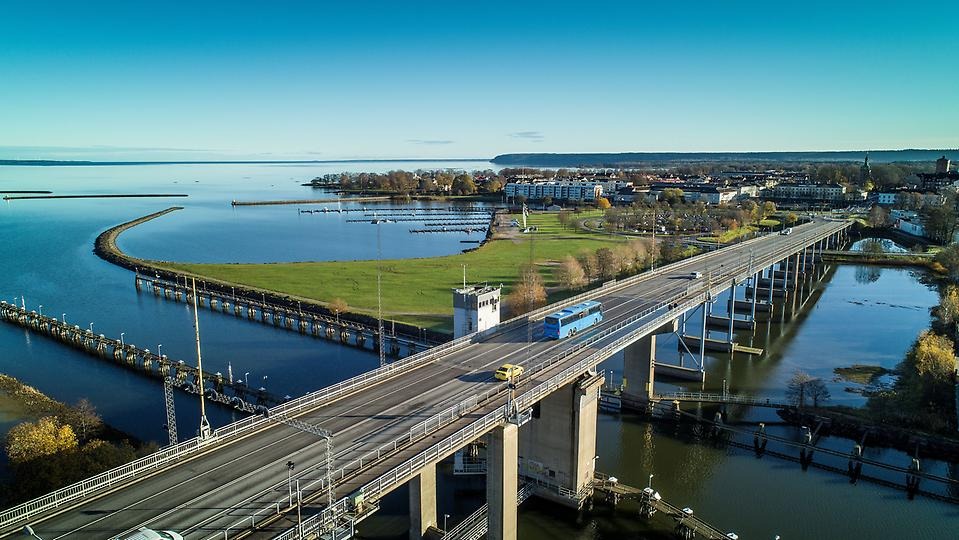 Bro ut till Jakkobben i Vänersborg vid Vänern