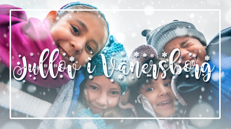 Glada barn i vinterkläder. På bilden står texten: Jullov i Vänersborg.