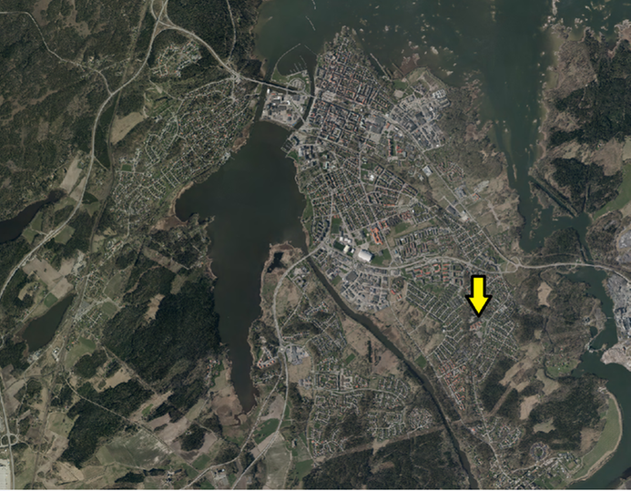 Gul pil visar tomternas lokalisering i förhållande till Vänersborgs stad